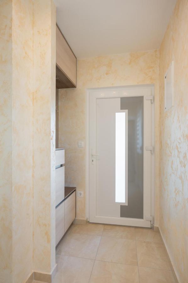 Apartment Tikvarin, Kastel Kambelovac Kaštela Eksteriør bilde