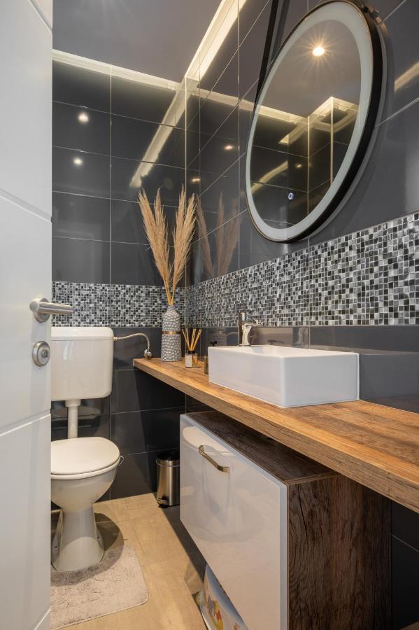 Apartment Tikvarin, Kastel Kambelovac Kaštela Eksteriør bilde